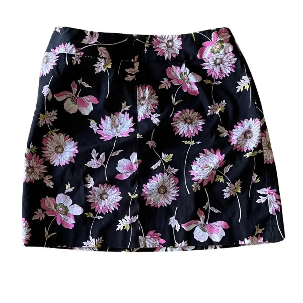 Rafaella black flowered pink back zip short casual summer skirt.  Size 12.